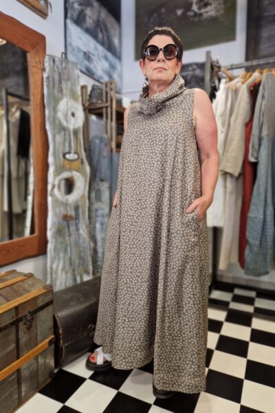 Łąkowa - sukienka ze stójką o luźnym kroju