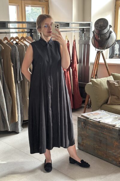 Koszulinowa – czarna sukienka koszulowa bawełniana