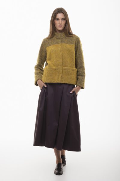 Kaskada - bawełniana spódnica o klasycznym kroju z zakładkami