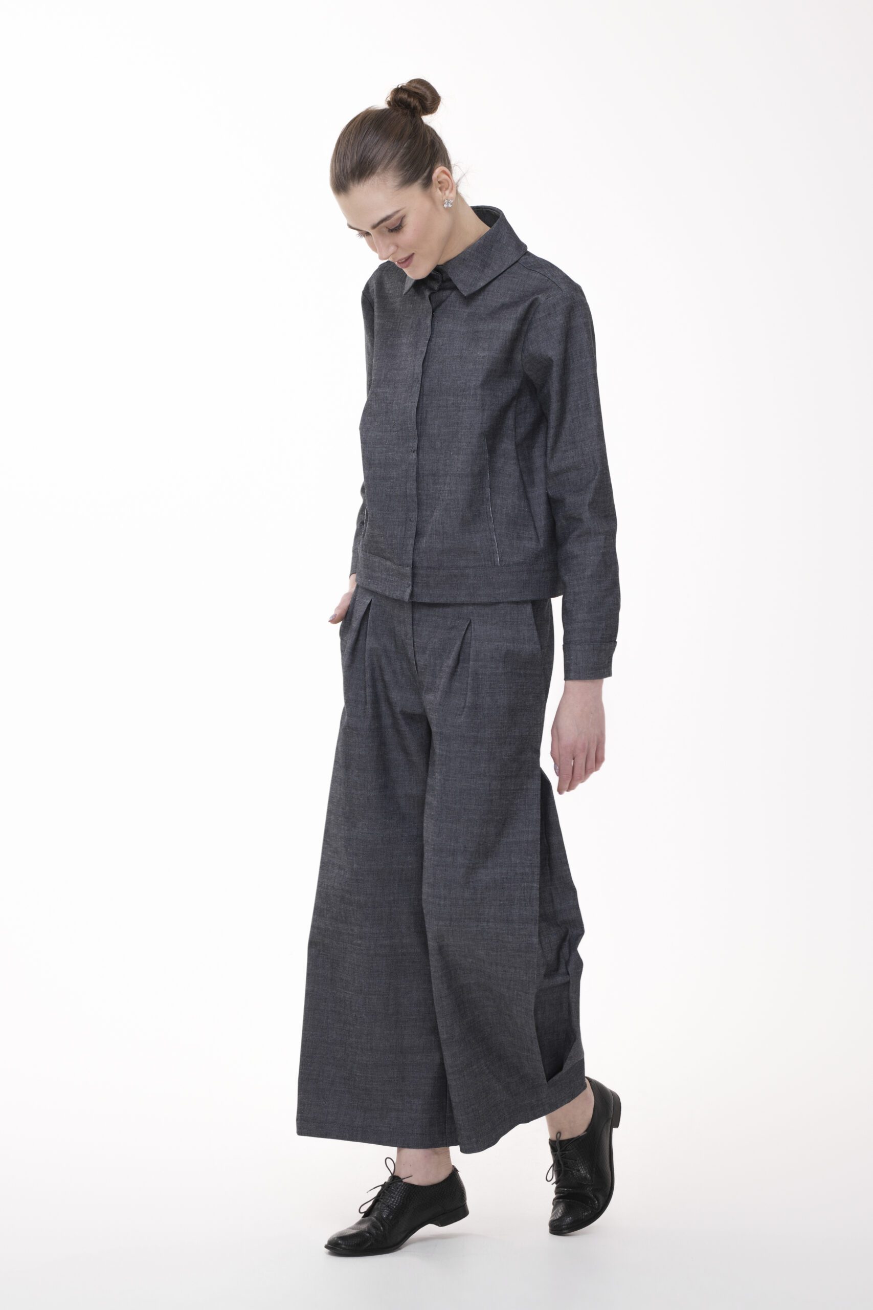 KONTURY JEANS - spodnie z bocznymi kontrafałdami