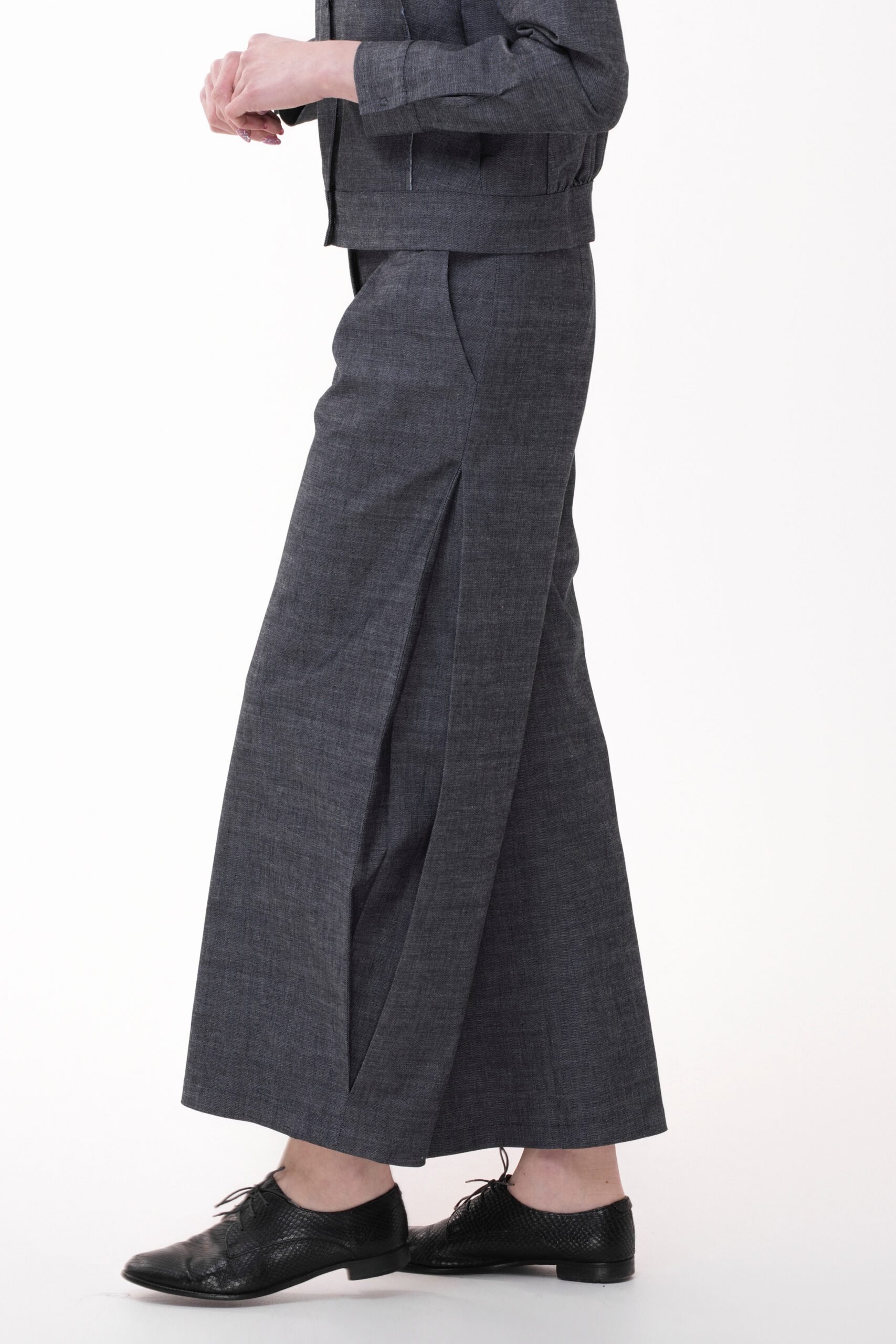 KONTURY JEANS - spodnie z bocznymi kontrafałdami - obrazek 2