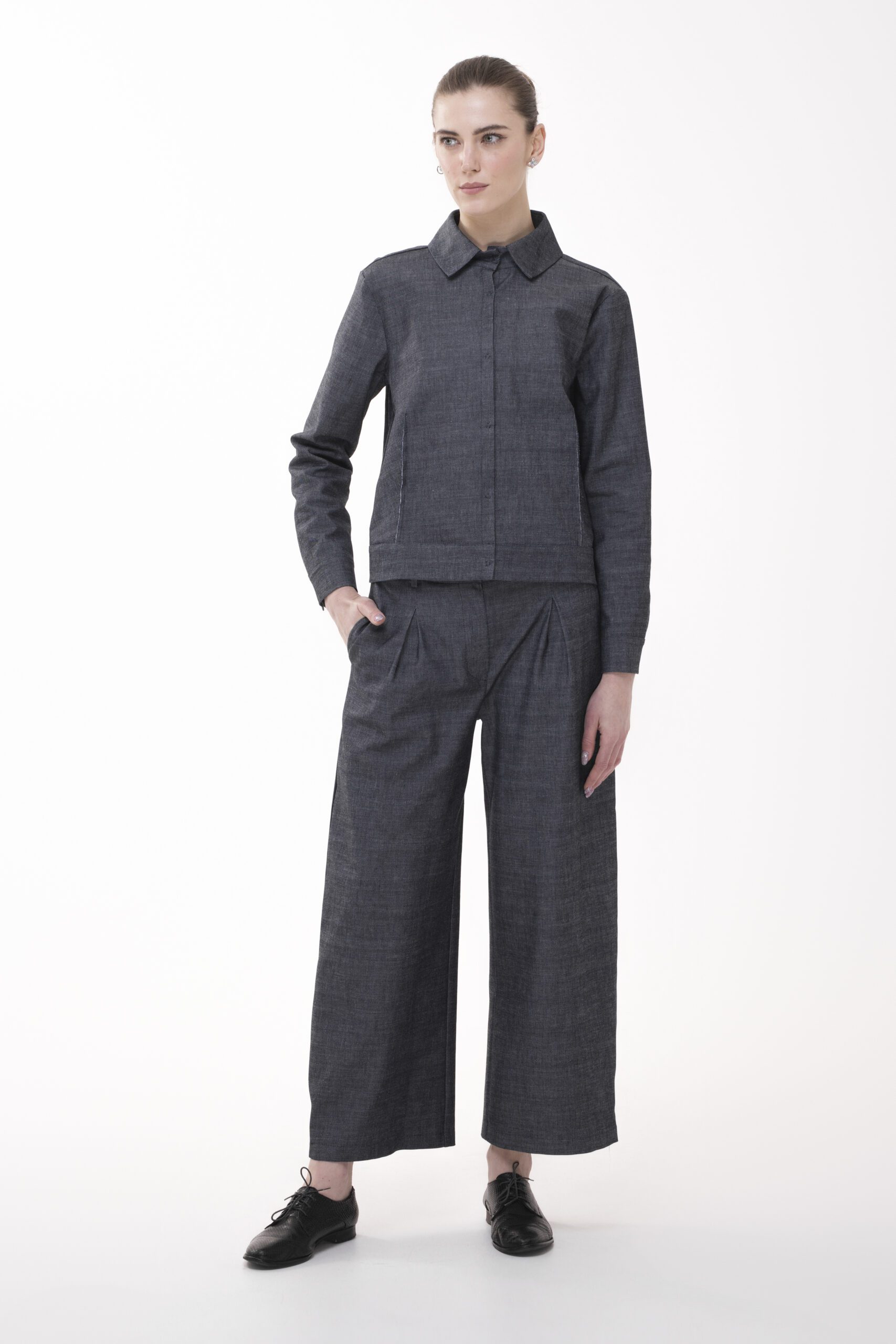 KONTURY JEANS - spodnie z bocznymi kontrafałdami - obrazek 3